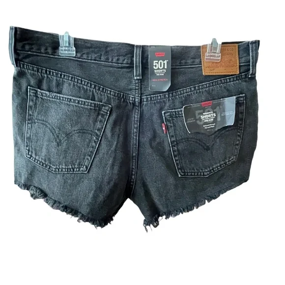Levi’s premium mid rise 501 shorts 32